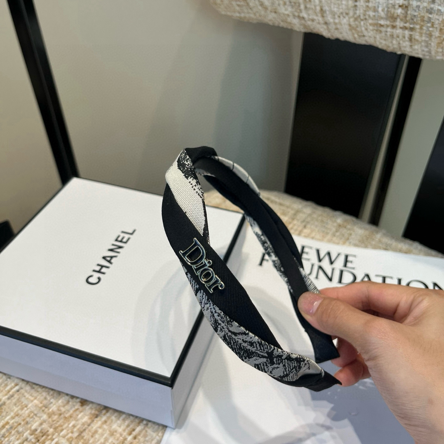 🎁配包装盒Dior（迪奥）新款CD字母发箍，简单实用 时尚潮流．非常好看！小仙女必备…