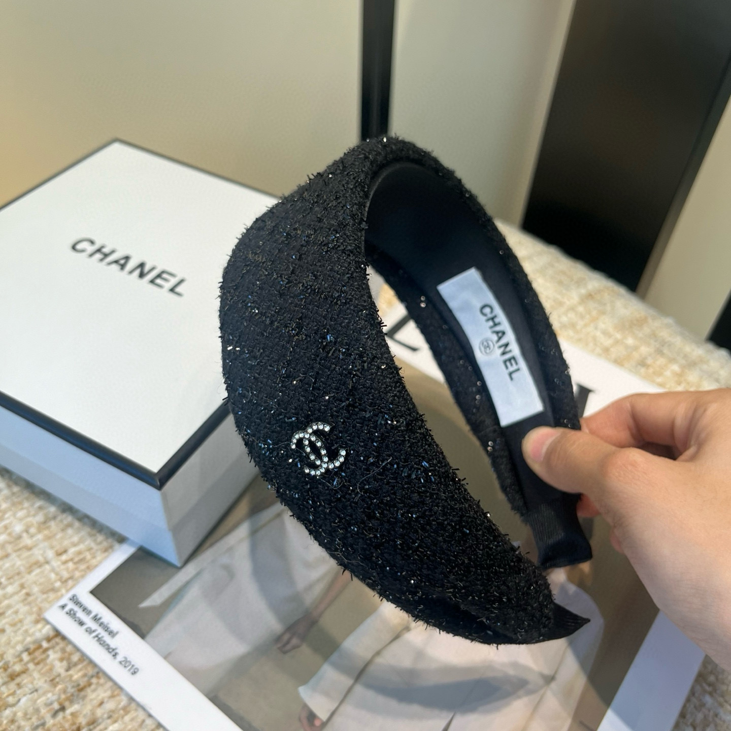 🎁配包装盒Chanel (香奈儿)最新款小香爆款发箍，超级好看！名媛范儿十足，小仙女必备…