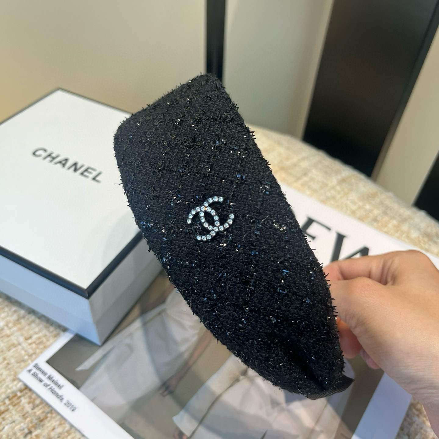 🎁配包装盒Chanel (香奈儿)最新款小香爆款发箍，超级好看！名媛范儿十足，小仙女必备…