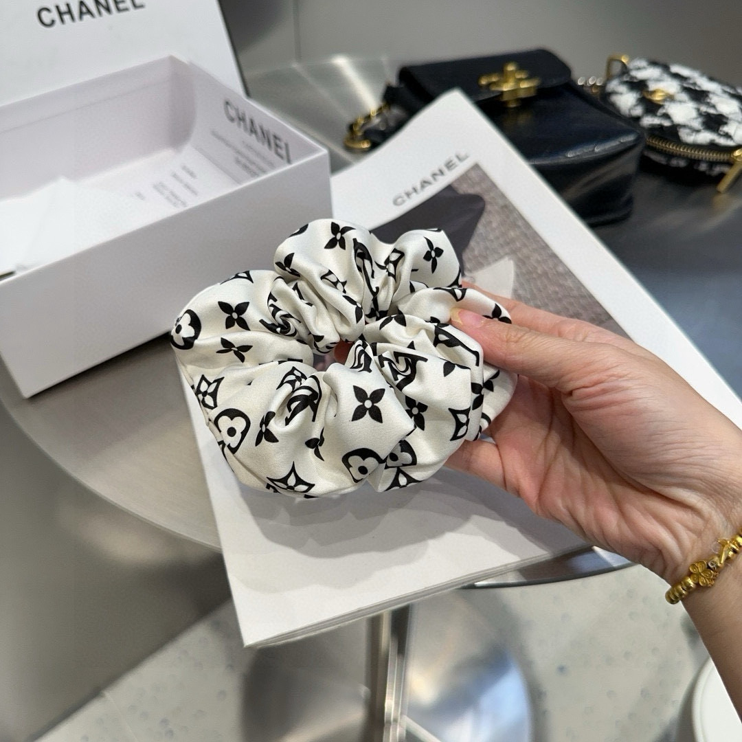 🎁配包装盒Louis Vuitton (路易威登)驴家新品发圈，经典LV标志，简单大气，特别吸睛！超火爆