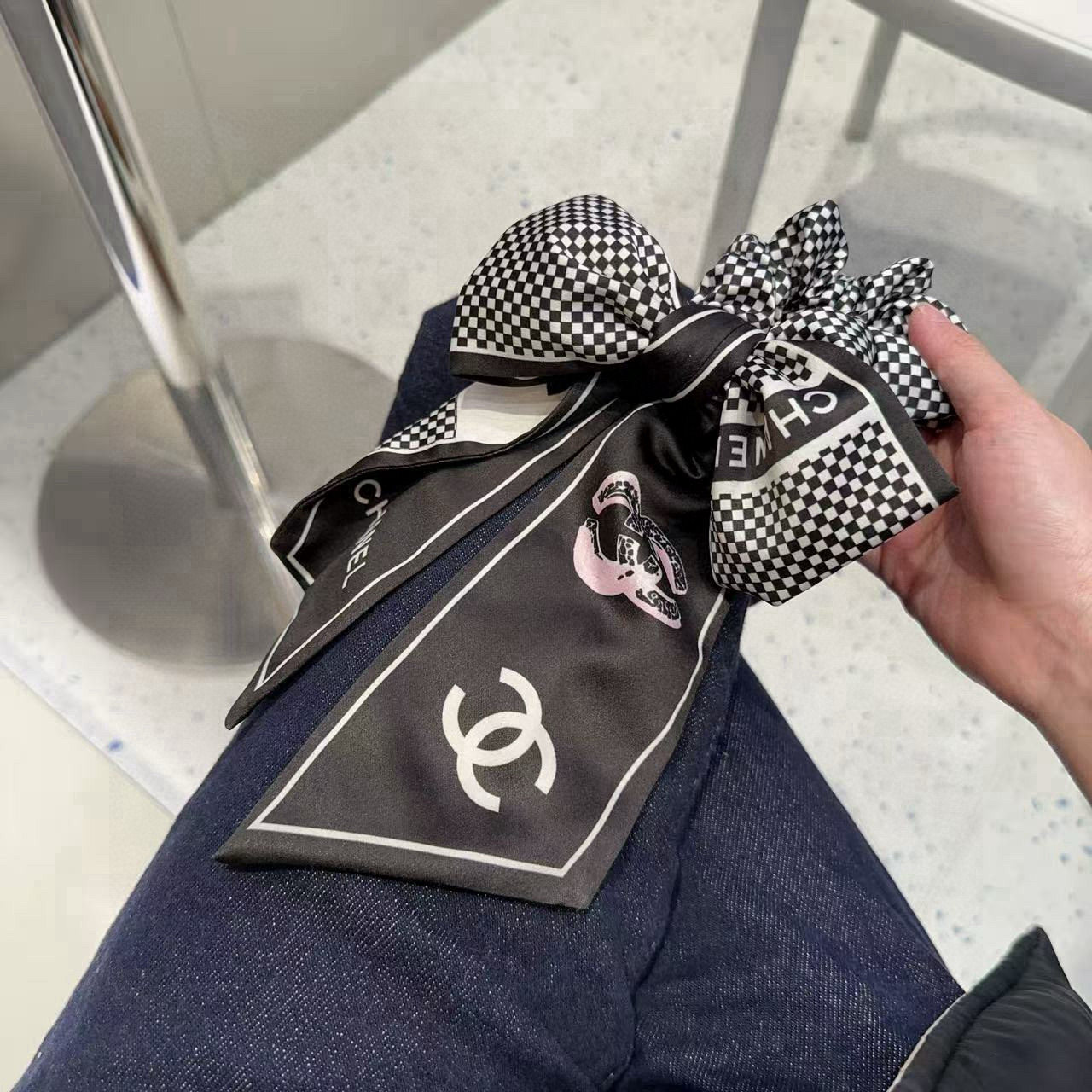 🎁配包装盒Chanel (香奈儿)最新小香飘带发圈 简单实用，时尚潮流！小仙女必备…