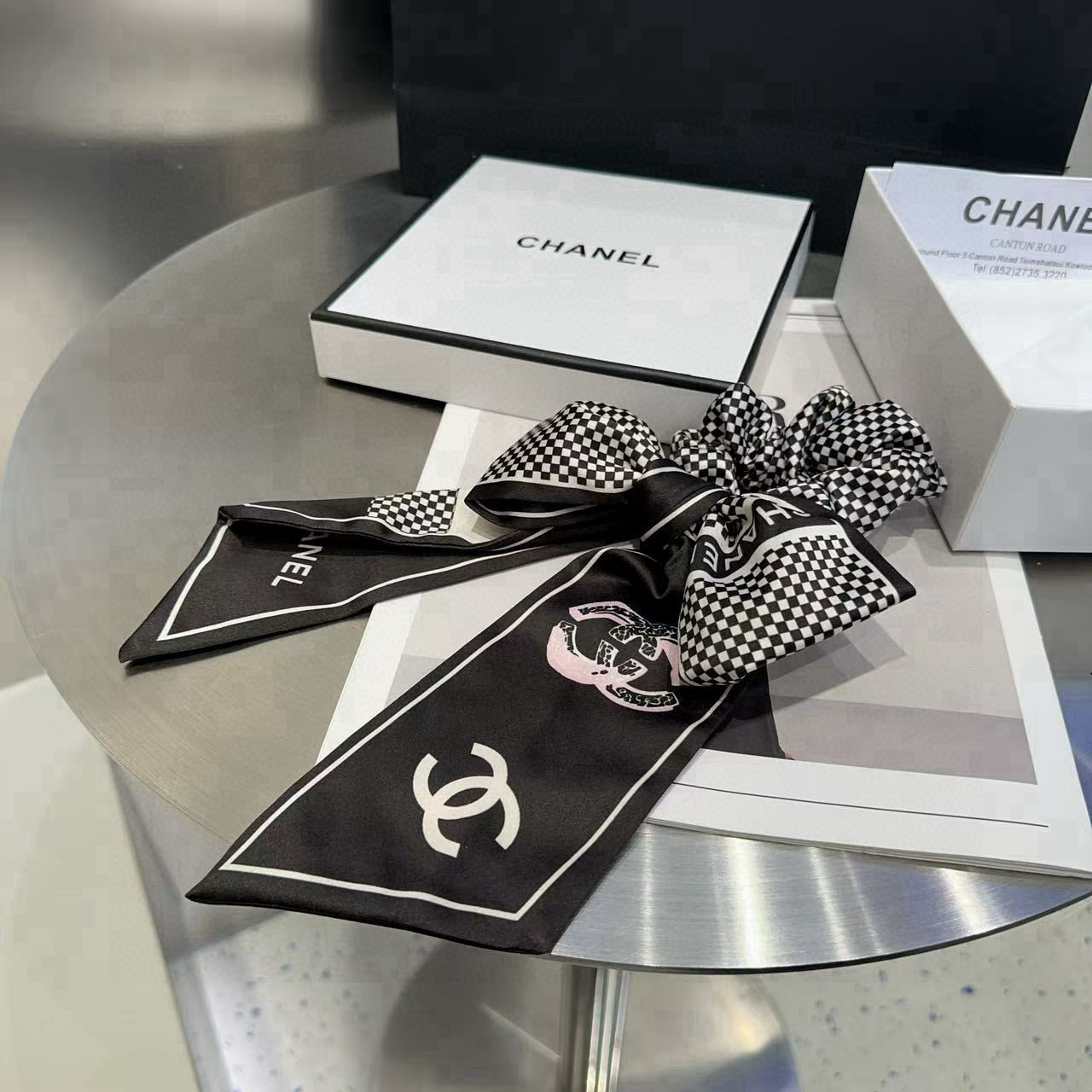 🎁配包装盒Chanel (香奈儿)最新小香飘带发圈 简单实用，时尚潮流！小仙女必备…
