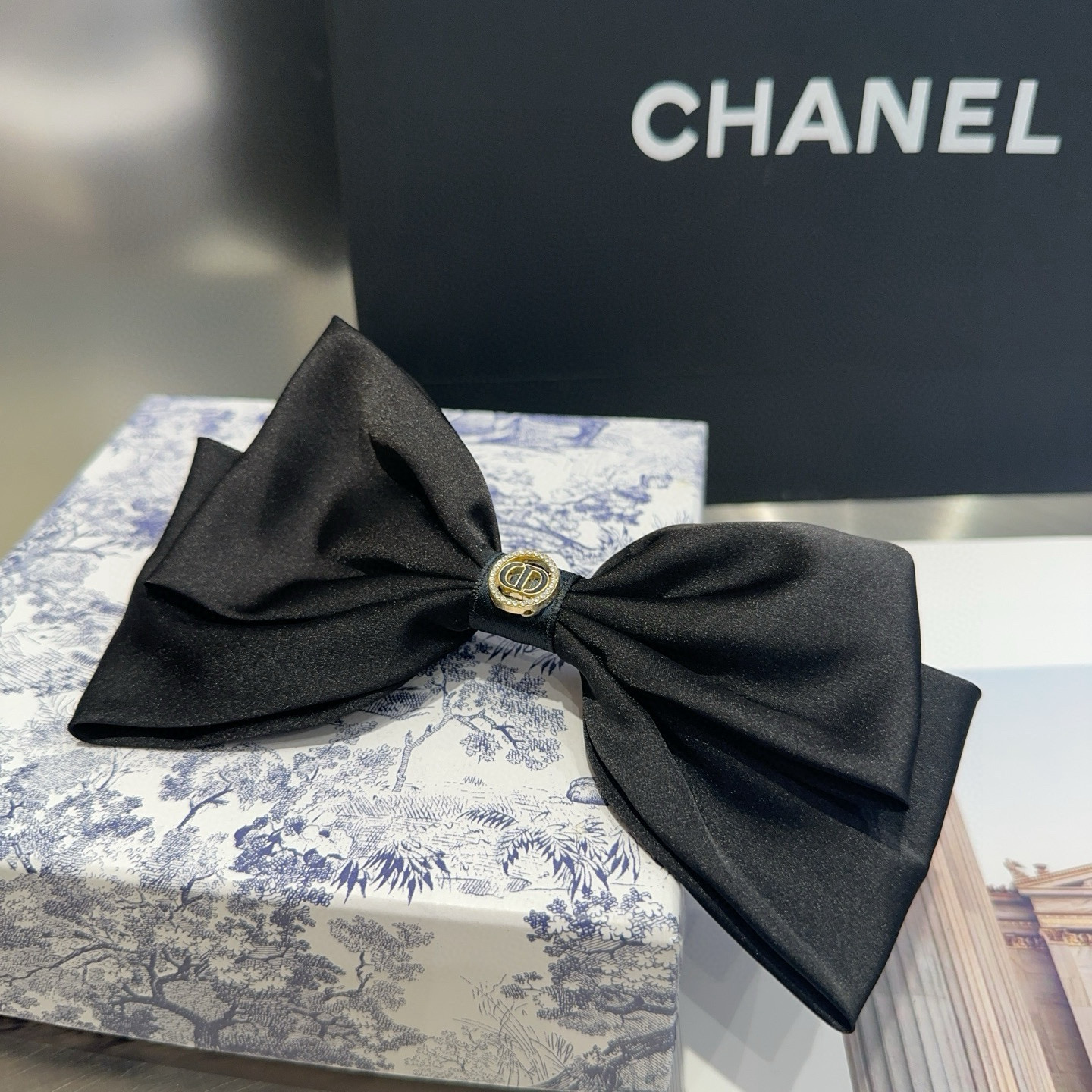 🎁配包装盒Dior（迪奥）新款CD弹簧夹，简单实用 时尚潮流．非常好看！小仙女必备…