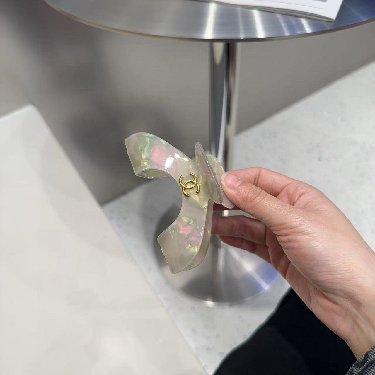 🎁配包装盒Chanel (香奈儿)最新小香炫彩抓夹，简单实用，时尚潮流！小姐姐必备单品