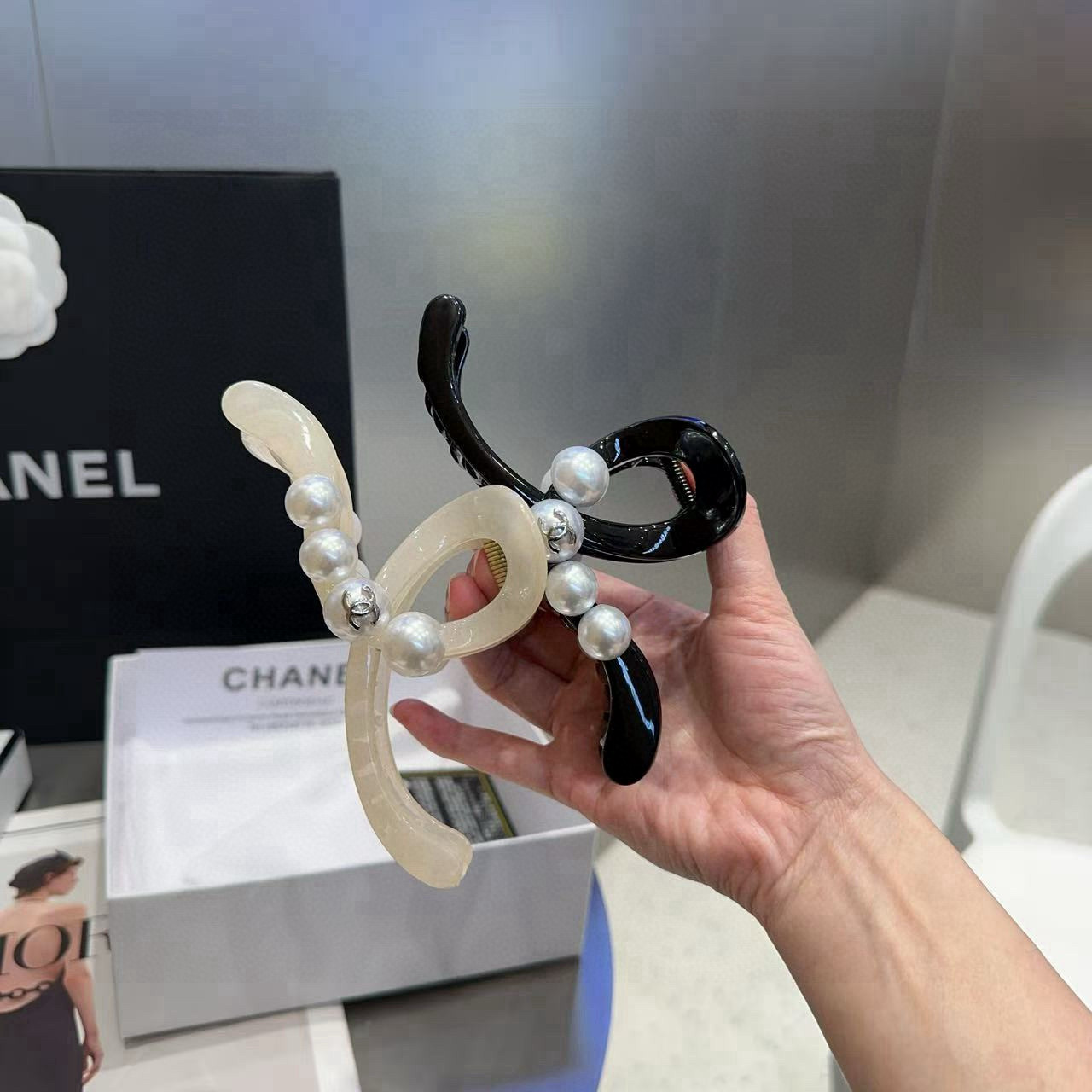 🎁配包装盒Chanel (香奈儿)最新款小香抓夹．超级好看！名媛范儿十足，小仙女必备…