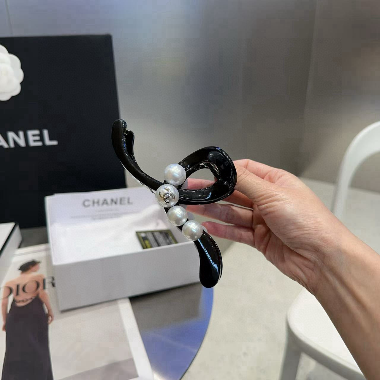 🎁配包装盒Chanel (香奈儿)最新款小香抓夹．超级好看！名媛范儿十足，小仙女必备…