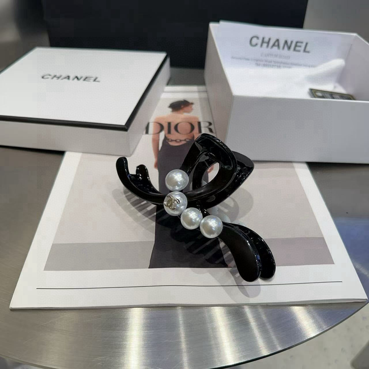 🎁配包装盒Chanel (香奈儿)最新款小香抓夹．超级好看！名媛范儿十足，小仙女必备…