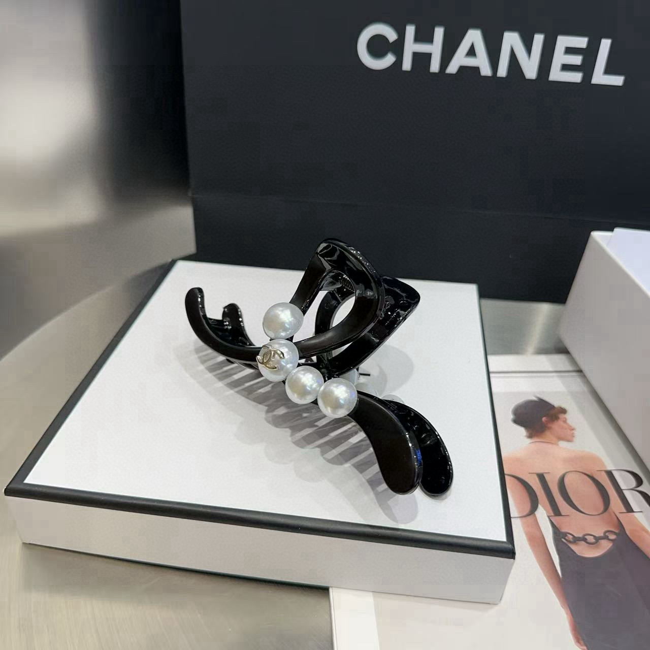 🎁配包装盒Chanel (香奈儿)最新款小香抓夹．超级好看！名媛范儿十足，小仙女必备…