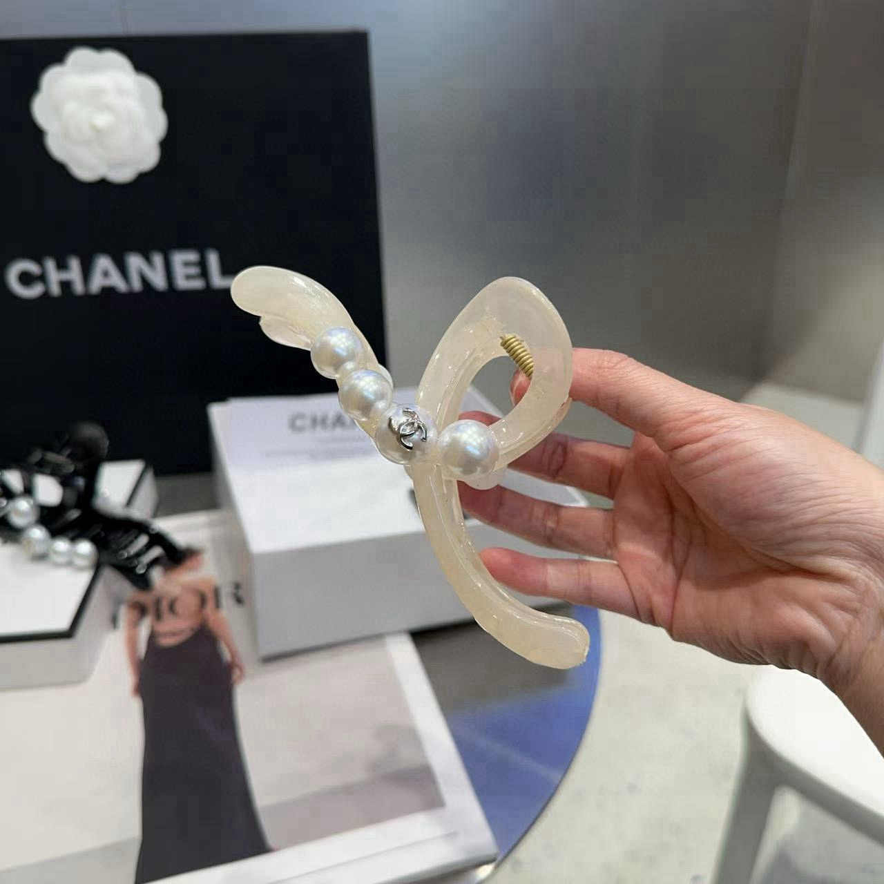 🎁配包装盒Chanel (香奈儿)最新款小香抓夹．超级好看！名媛范儿十足，小仙女必备…