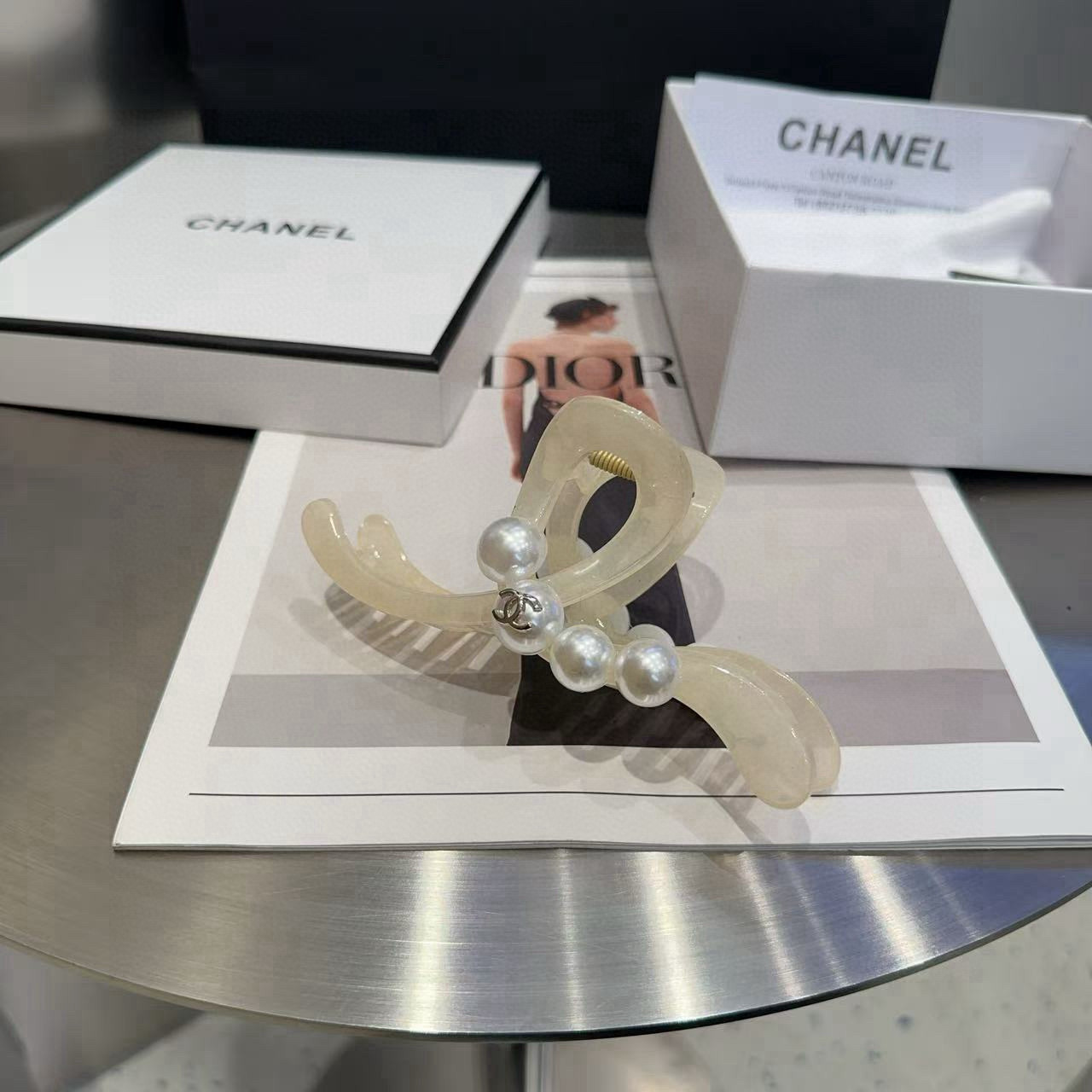 🎁配包装盒Chanel (香奈儿)最新款小香抓夹．超级好看！名媛范儿十足，小仙女必备…