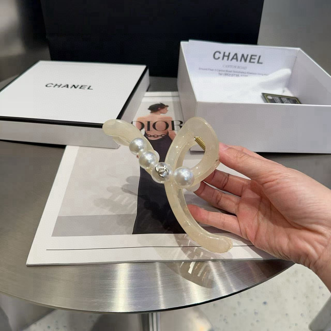 🎁配包装盒Chanel (香奈儿)最新款小香抓夹．超级好看！名媛范儿十足，小仙女必备…