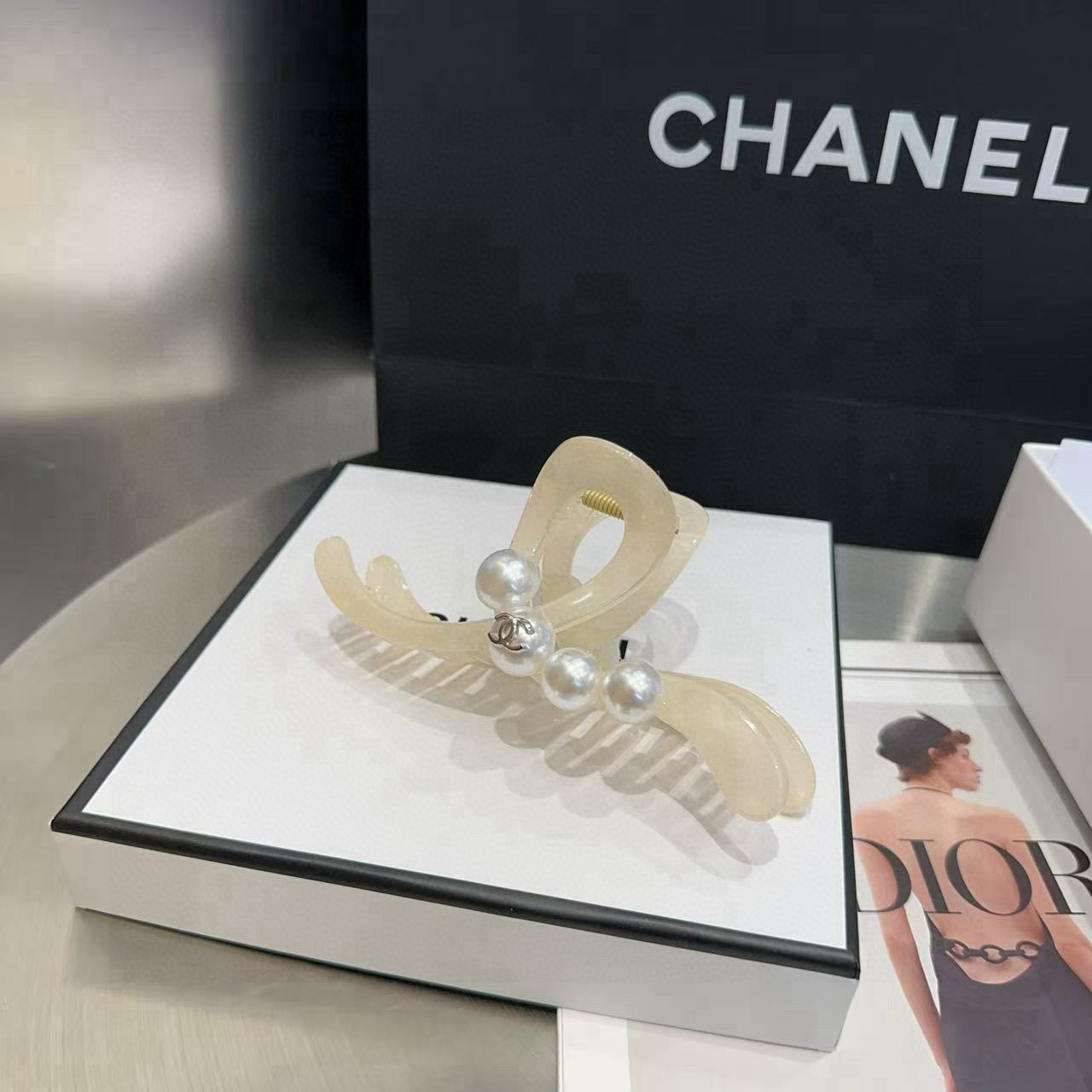 🎁配包装盒Chanel (香奈儿)最新款小香抓夹．超级好看！名媛范儿十足，小仙女必备…