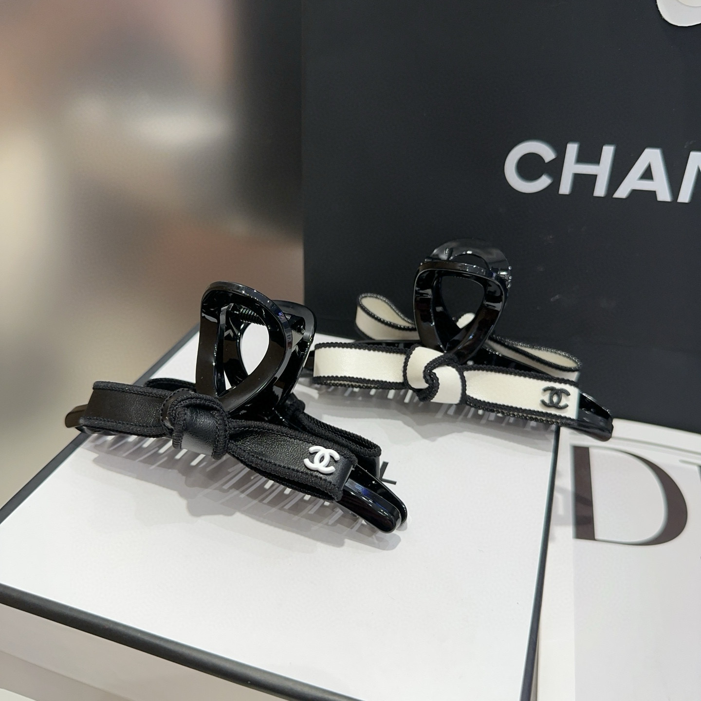 🎁配包装盒Chanel (香奈儿)最新款小香抓夹．超级好看！名媛范儿十足，小仙女必备…