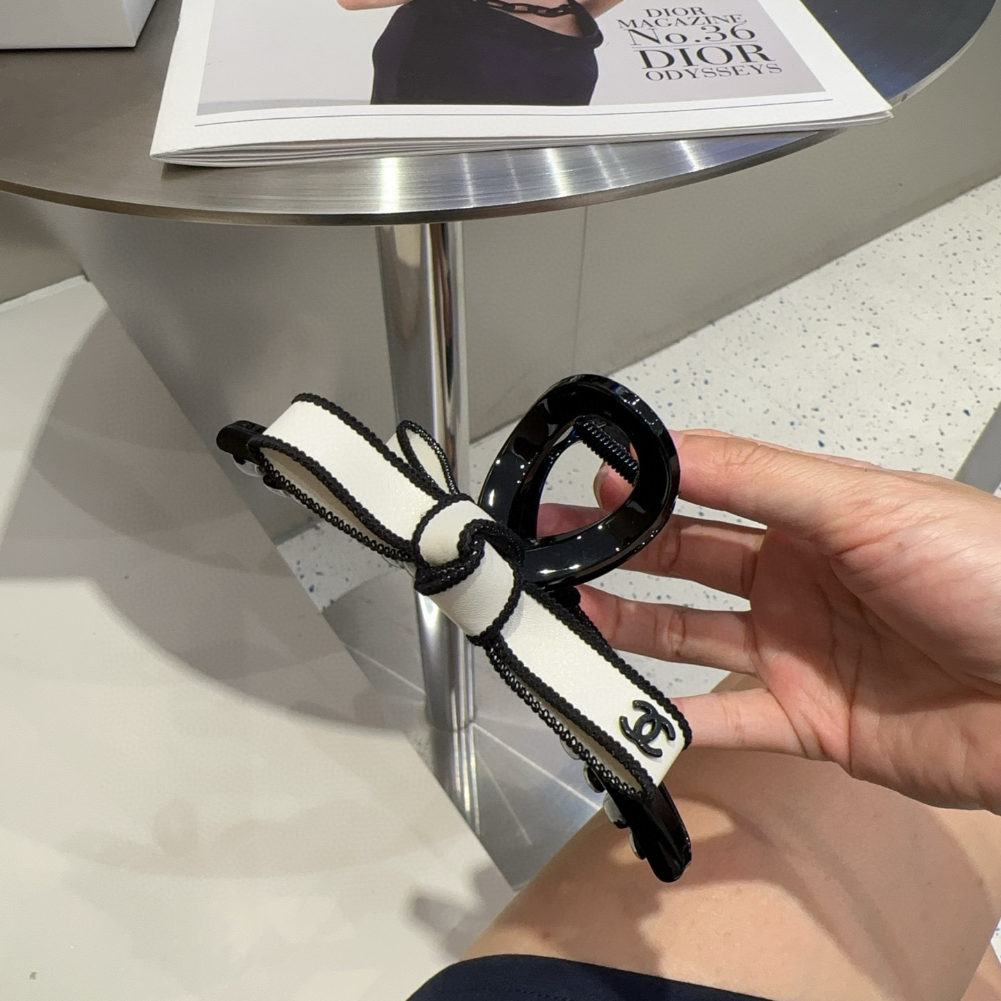 🎁配包装盒Chanel (香奈儿)最新款小香抓夹．超级好看！名媛范儿十足，小仙女必备…