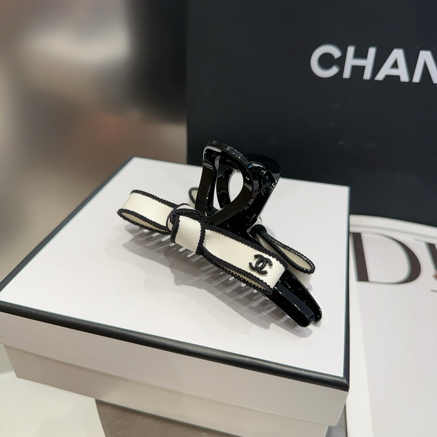 🎁配包装盒Chanel (香奈儿)最新款小香抓夹．超级好看！名媛范儿十足，小仙女必备…