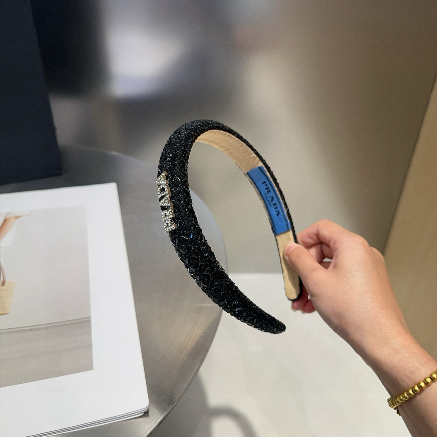 🎁配包装盒PRADA（普拉达）最新款钻石发箍，优雅的小姐姐值得入手！非常好搭配 气质有品位