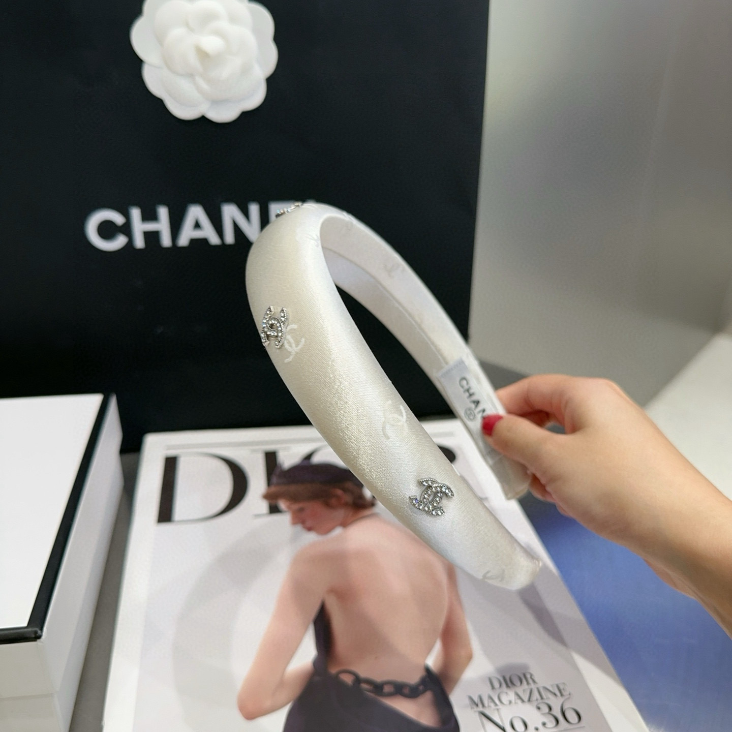 🎁配包装盒Chanel (香奈儿)最新款小香发箍，超级好看！名媛范儿十足，小仙女必备…