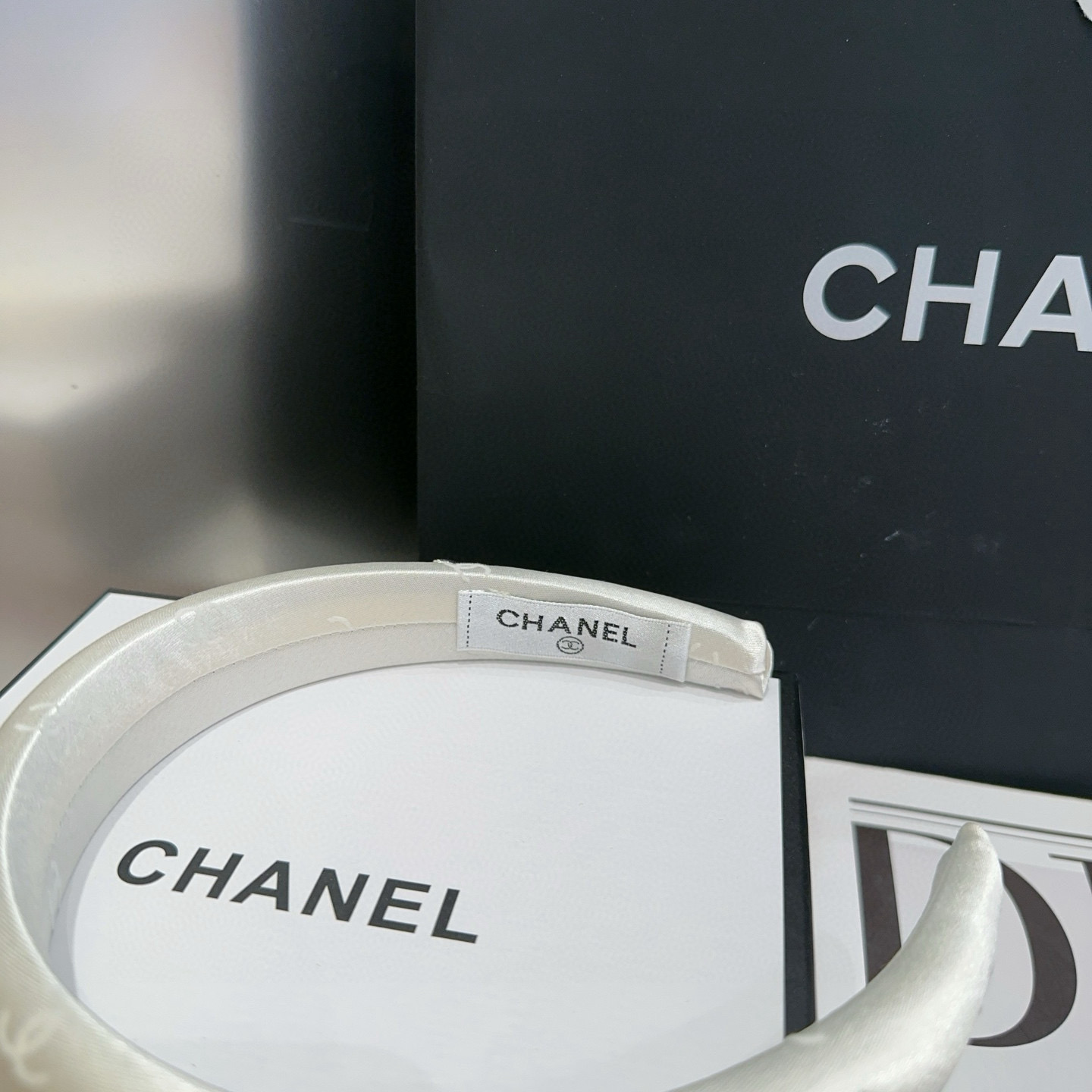 🎁配包装盒Chanel (香奈儿)最新款小香发箍，超级好看！名媛范儿十足，小仙女必备…