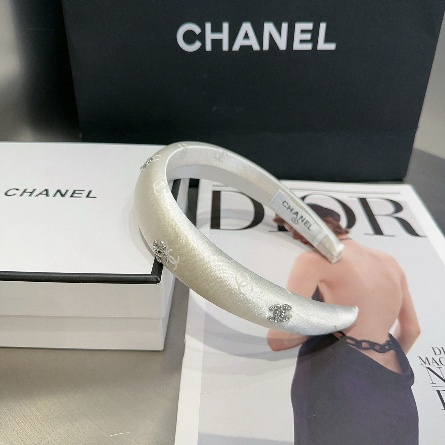 🎁配包装盒Chanel (香奈儿)最新款小香发箍，超级好看！名媛范儿十足，小仙女必备…