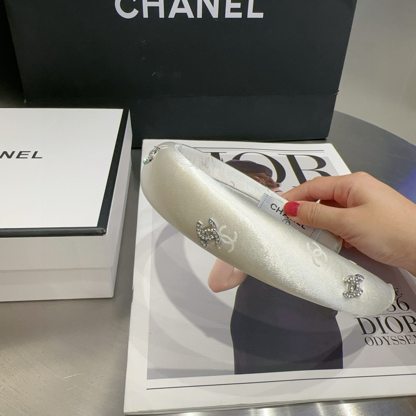 🎁配包装盒Chanel (香奈儿)最新款小香发箍，超级好看！名媛范儿十足，小仙女必备…