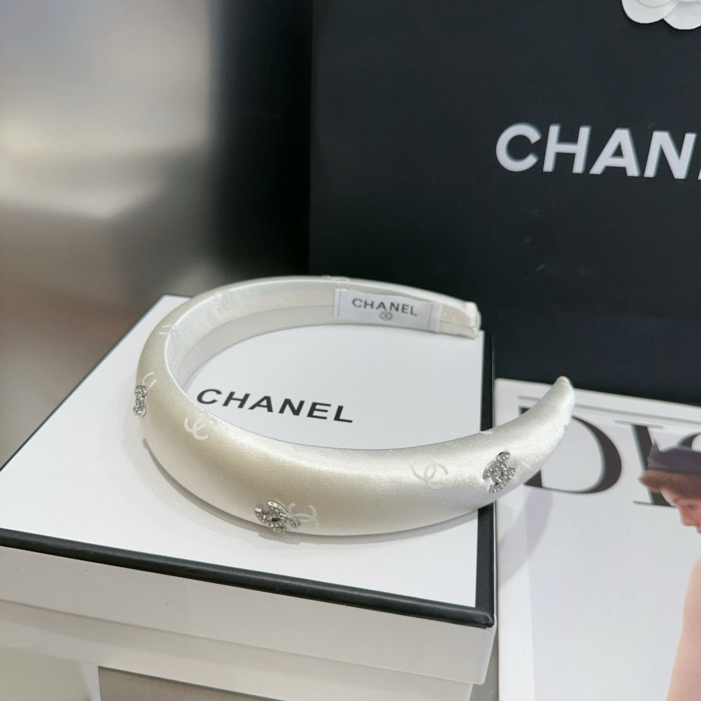 🎁配包装盒Chanel (香奈儿)最新款小香发箍，超级好看！名媛范儿十足，小仙女必备…