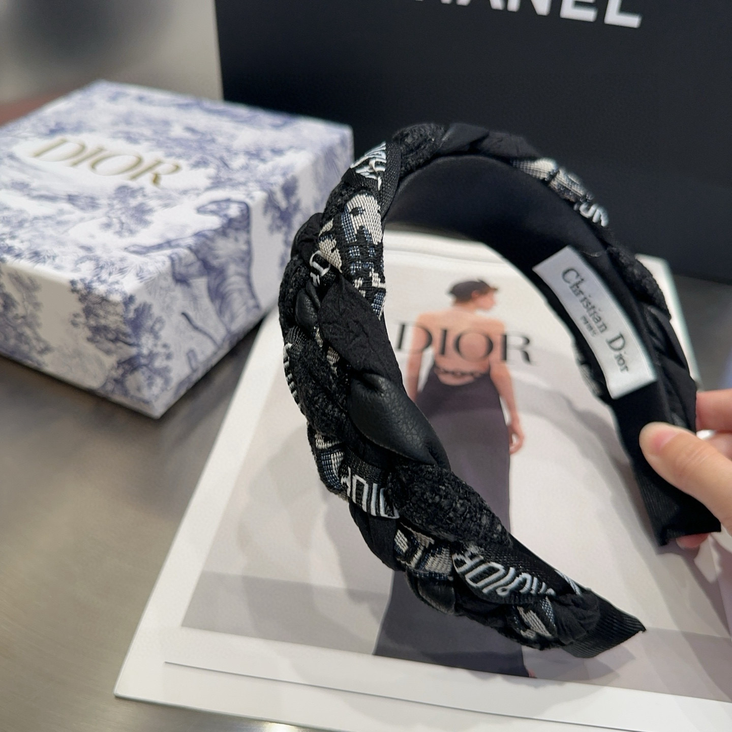 🎁配包装盒Dior（迪奥）新款CD发箍，简单实用 时尚潮流！小仙女必备…