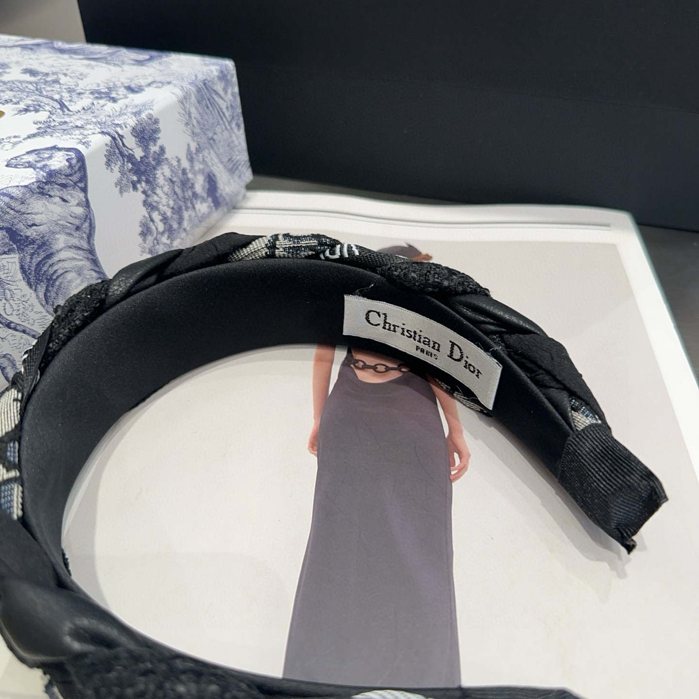 🎁配包装盒Dior（迪奥）新款CD发箍，简单实用 时尚潮流！小仙女必备…