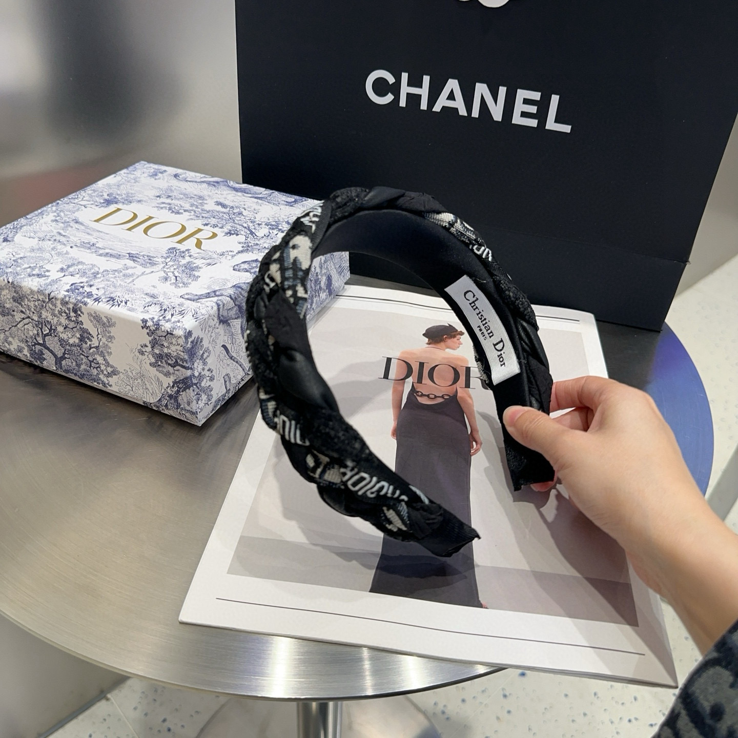 🎁配包装盒Dior（迪奥）新款CD发箍，简单实用 时尚潮流！小仙女必备…