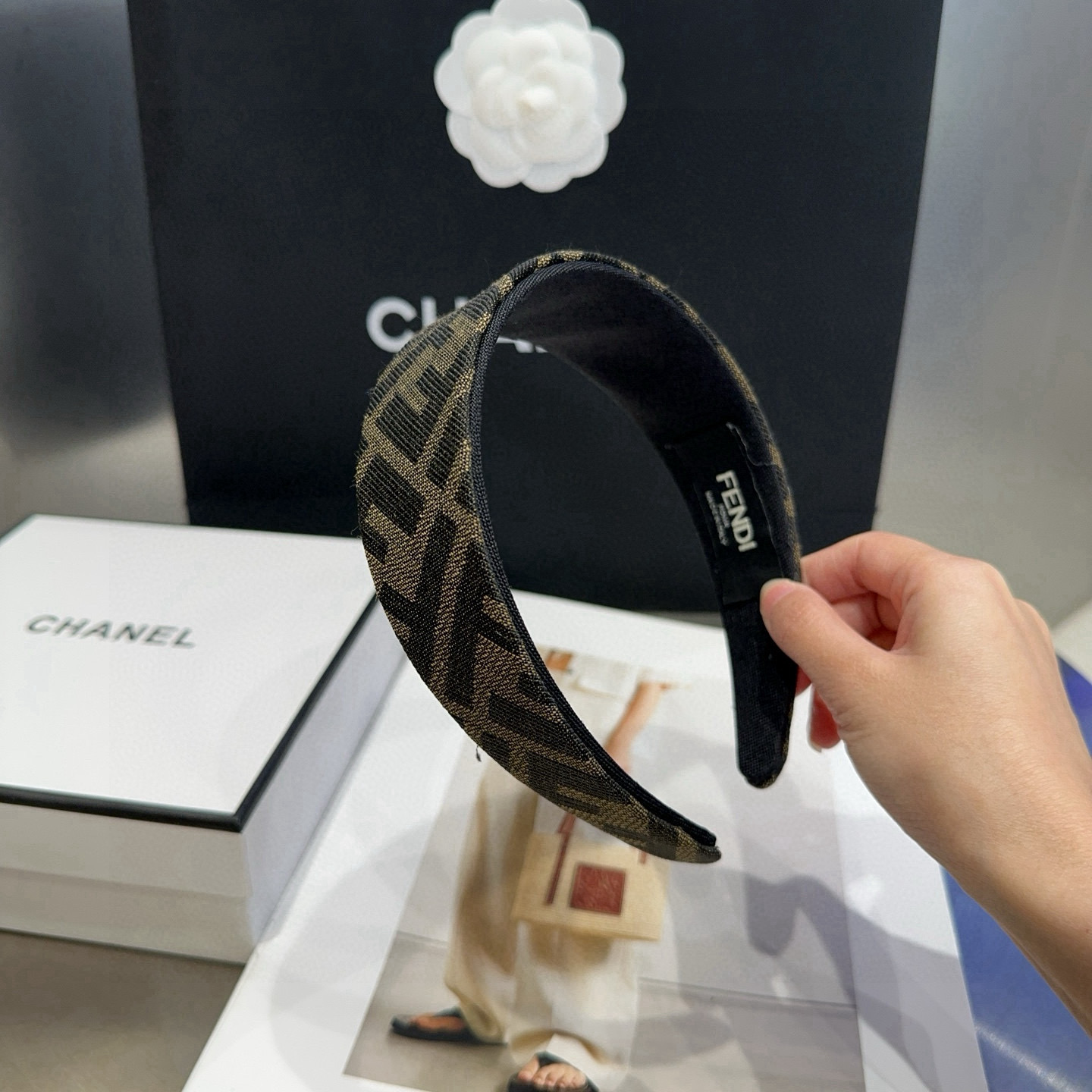 🎁配包装盒 FENDI （芬迪 ）F发箍，复古气质美，简约百搭！小姐姐闭眼入… ＇