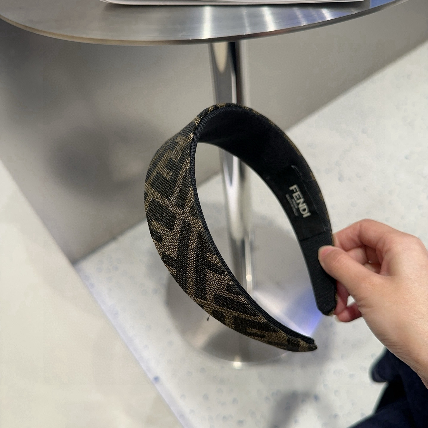 🎁配包装盒 FENDI （芬迪 ）F发箍，复古气质美，简约百搭！小姐姐闭眼入… ＇