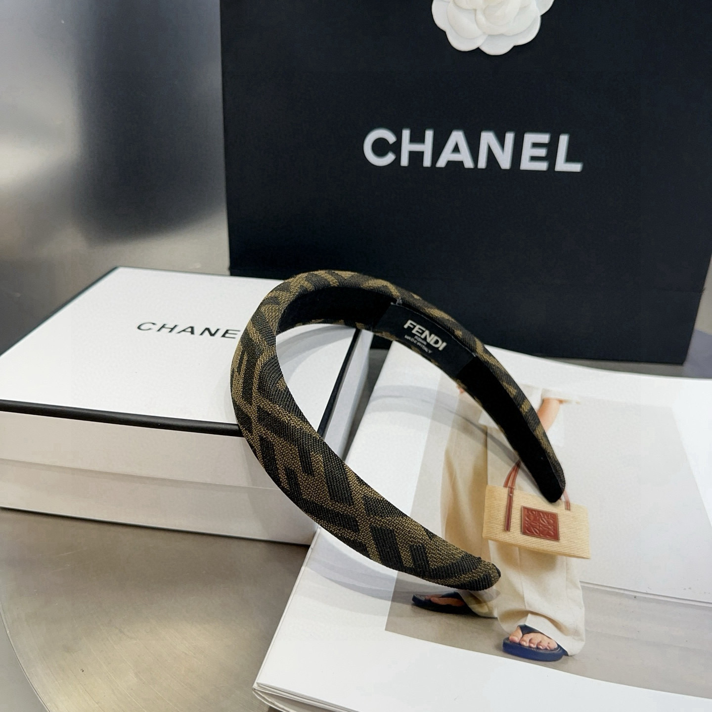 🎁配包装盒 FENDI （芬迪 ）F发箍，复古气质美，简约百搭！小姐姐闭眼入… ＇
