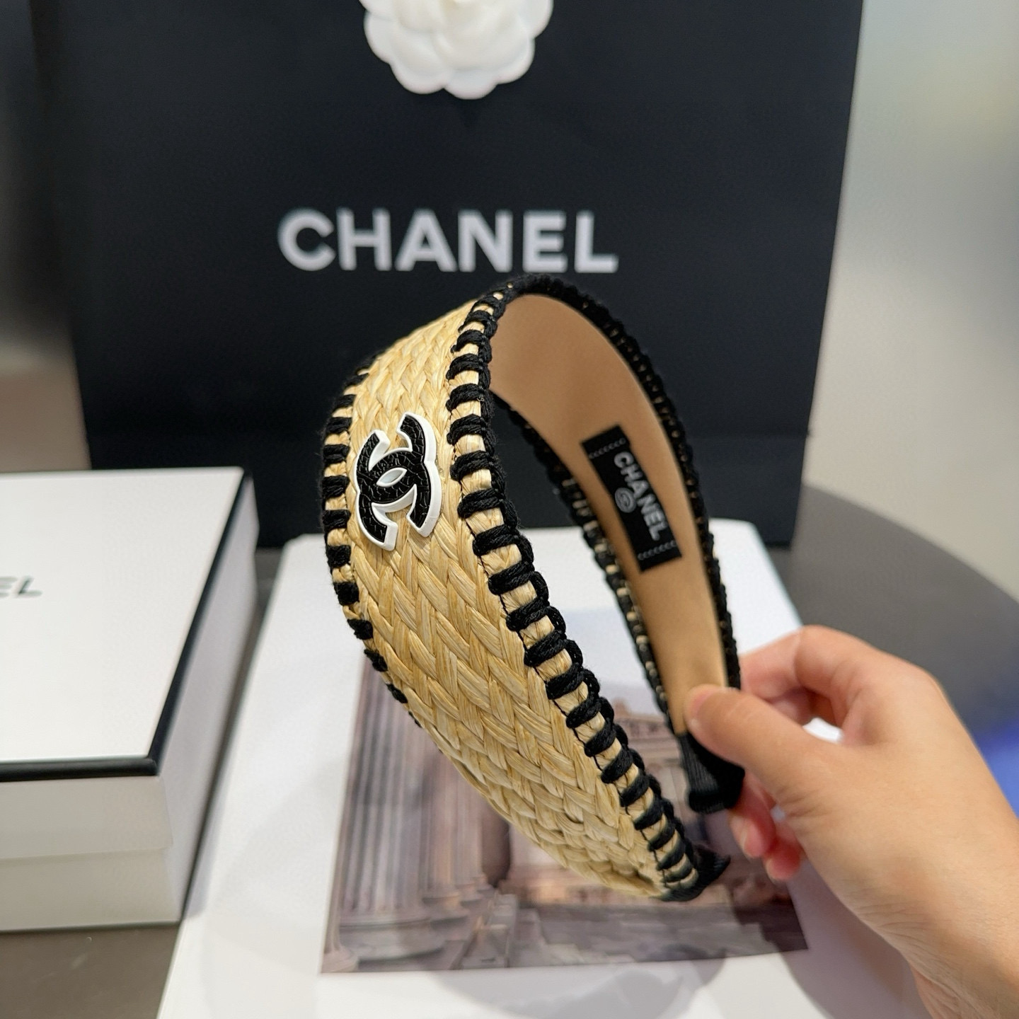 🎁配包装盒Chanel (香奈儿)最新款小香草编发箍，超级好看！名媛范儿十足，小仙女必备…