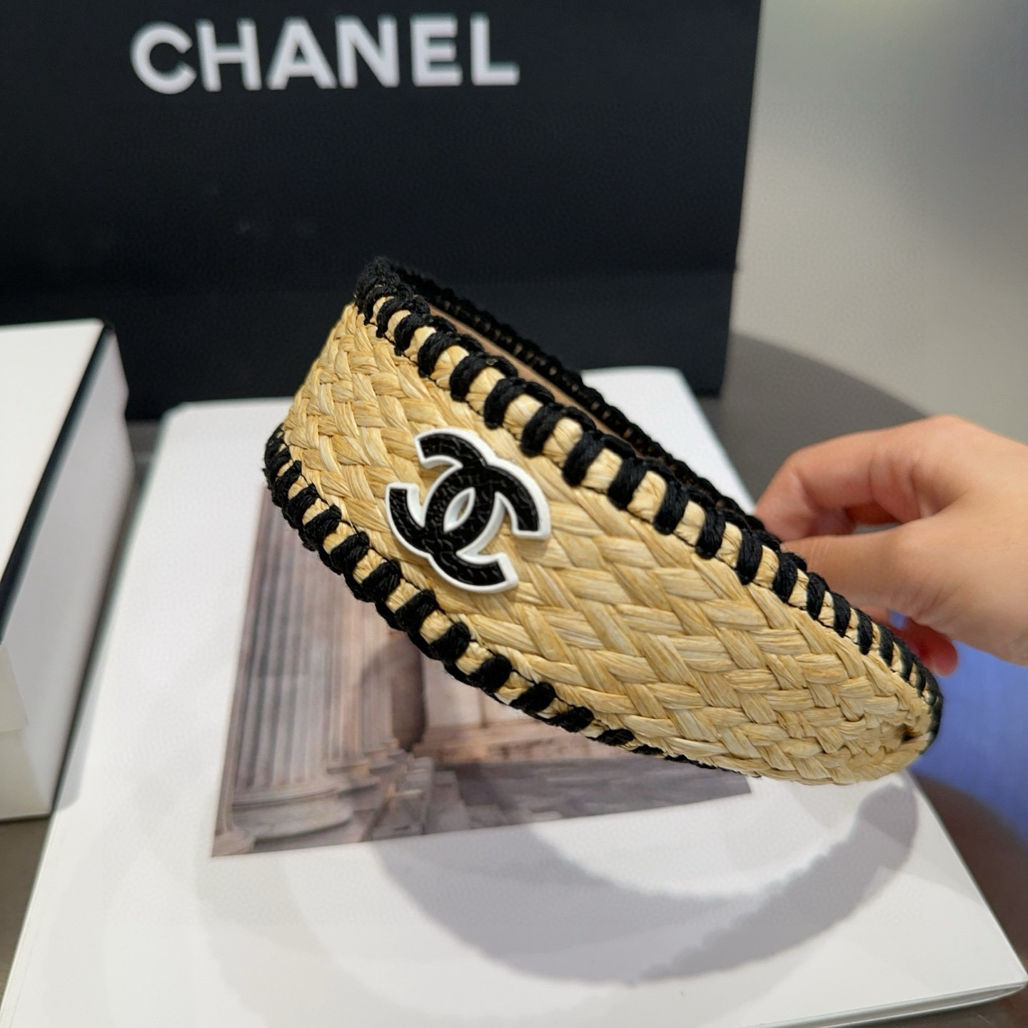 🎁配包装盒Chanel (香奈儿)最新款小香草编发箍，超级好看！名媛范儿十足，小仙女必备…