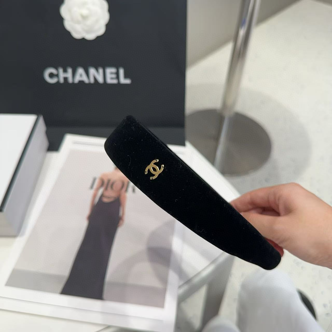 🎁配包装盒Chanel (香奈儿)最新款小香发箍，超级好看！名媛范儿十足，小仙女必备…