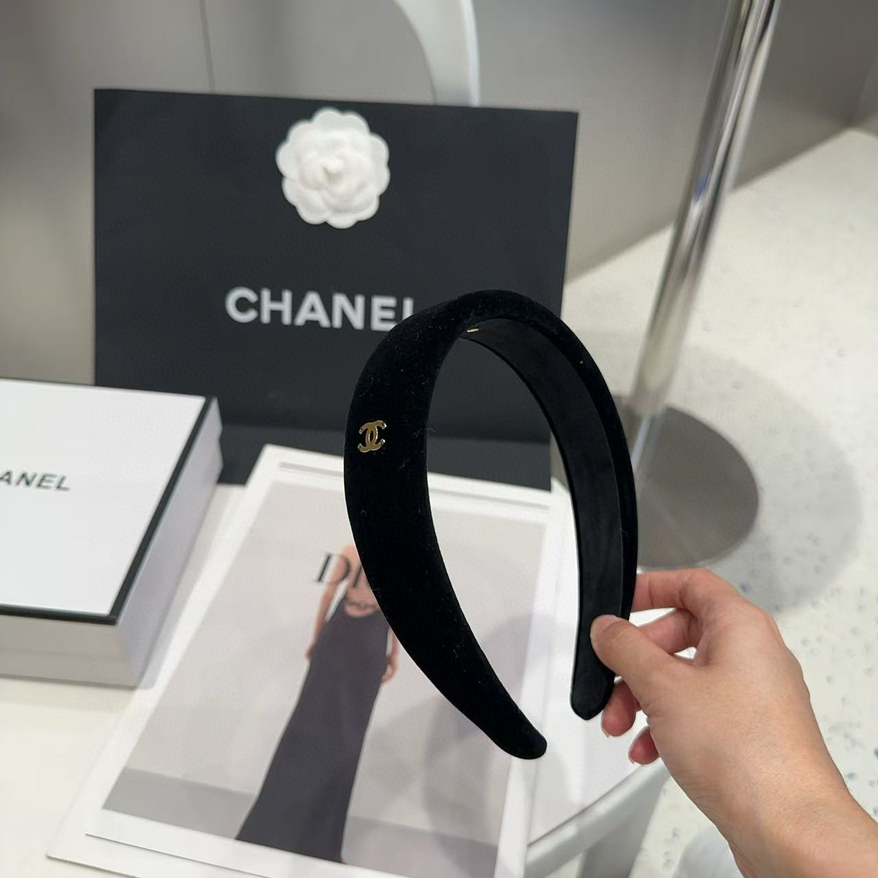 🎁配包装盒Chanel (香奈儿)最新款小香发箍，超级好看！名媛范儿十足，小仙女必备…