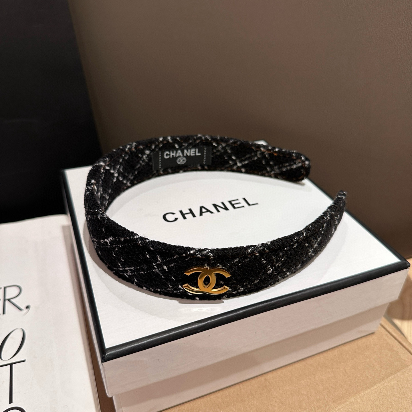 🎁配包装盒Chanel (香奈儿)最新款小香发箍，秋冬新品！超级好看！名媛范儿十足，小仙女必备…