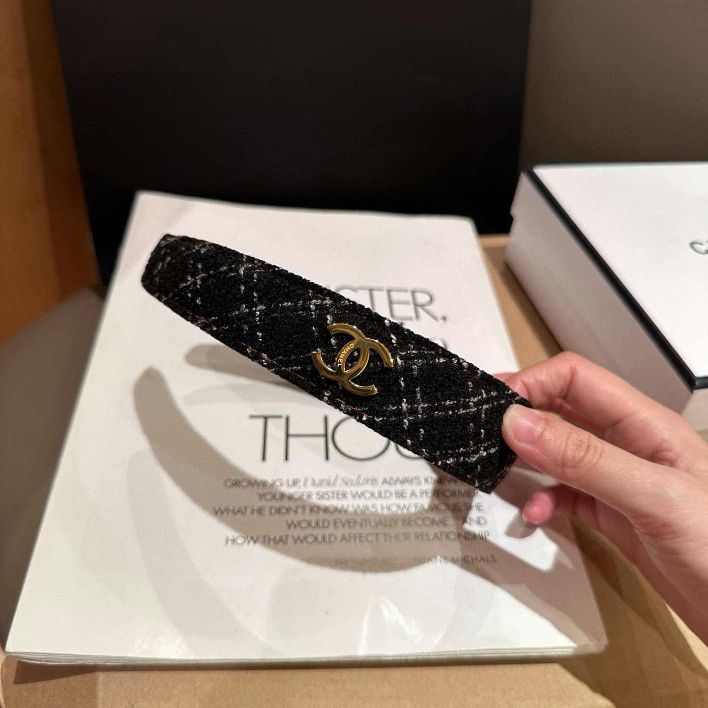 🎁配包装盒Chanel (香奈儿)最新款小香发箍，秋冬新品！超级好看！名媛范儿十足，小仙女必备…