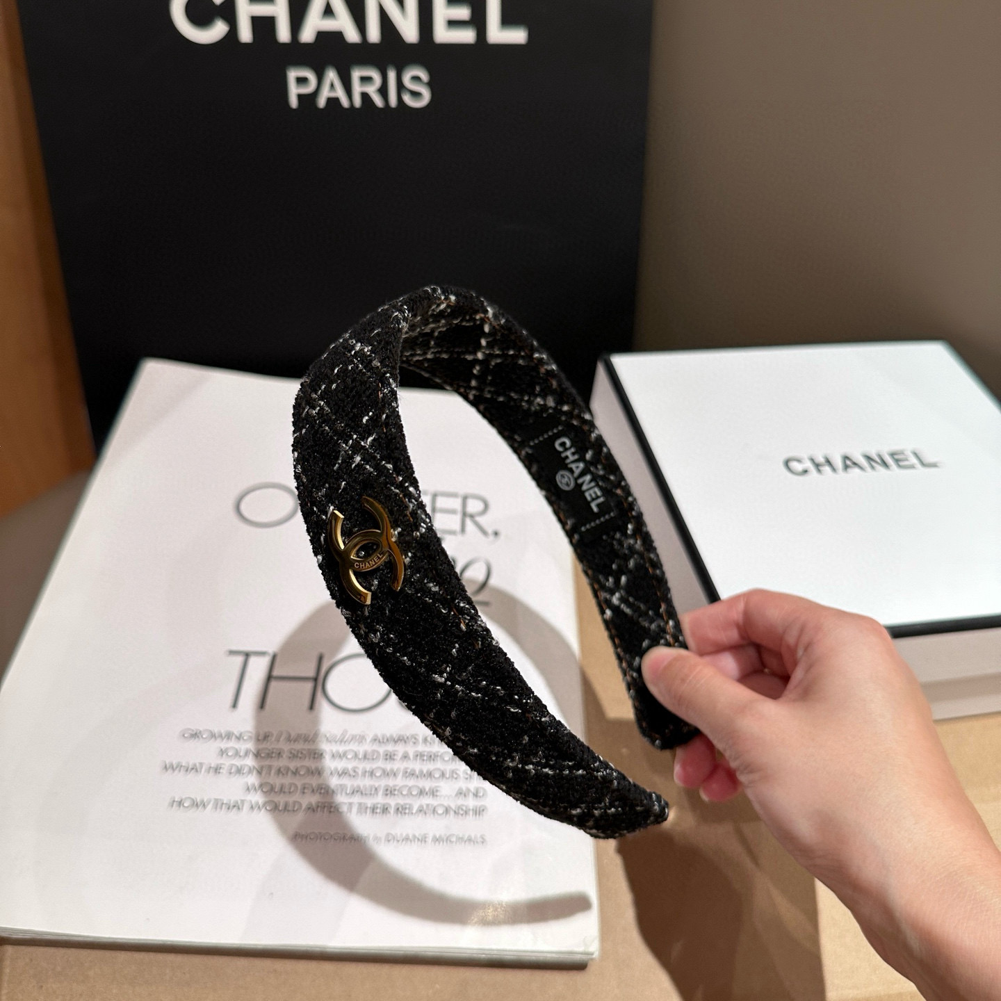 🎁配包装盒Chanel (香奈儿)最新款小香发箍，秋冬新品！超级好看！名媛范儿十足，小仙女必备…