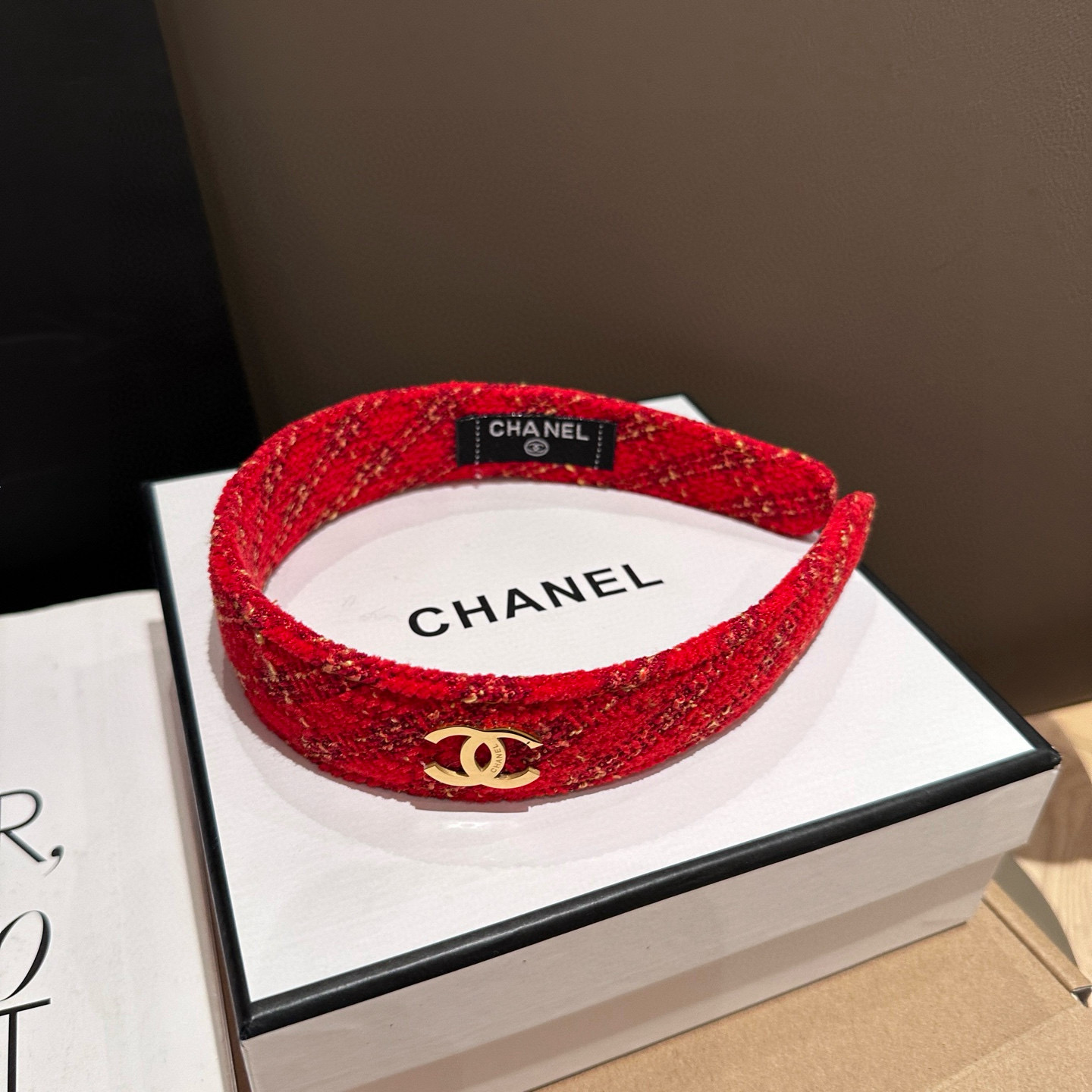 🎁配包装盒Chanel (香奈儿)最新款小香发箍，秋冬新品！超级好看！名媛范儿十足，小仙女必备…