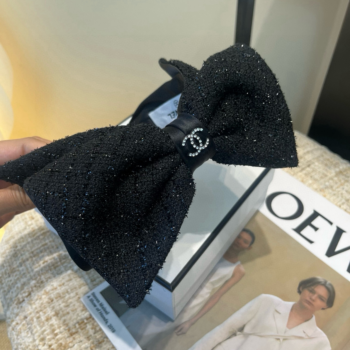 🎁配包装盒Chanel (香奈儿)最新款小香爆款发箍，超级好看！名媛范儿十足，小仙女必备…