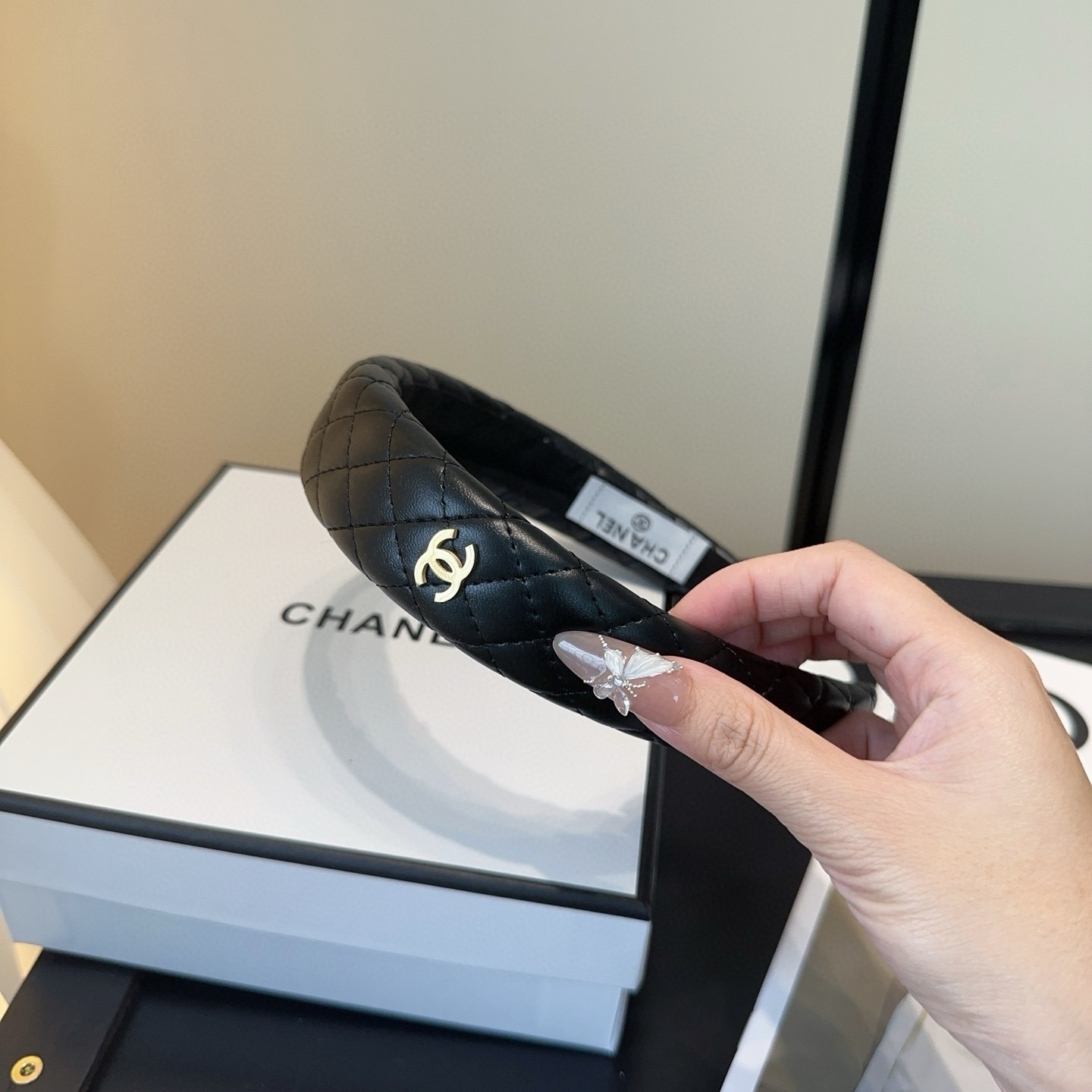 🎁配包装盒Chanel (香奈儿)最新款小香发箍，超级好看！名媛范儿十足，小仙女必备…