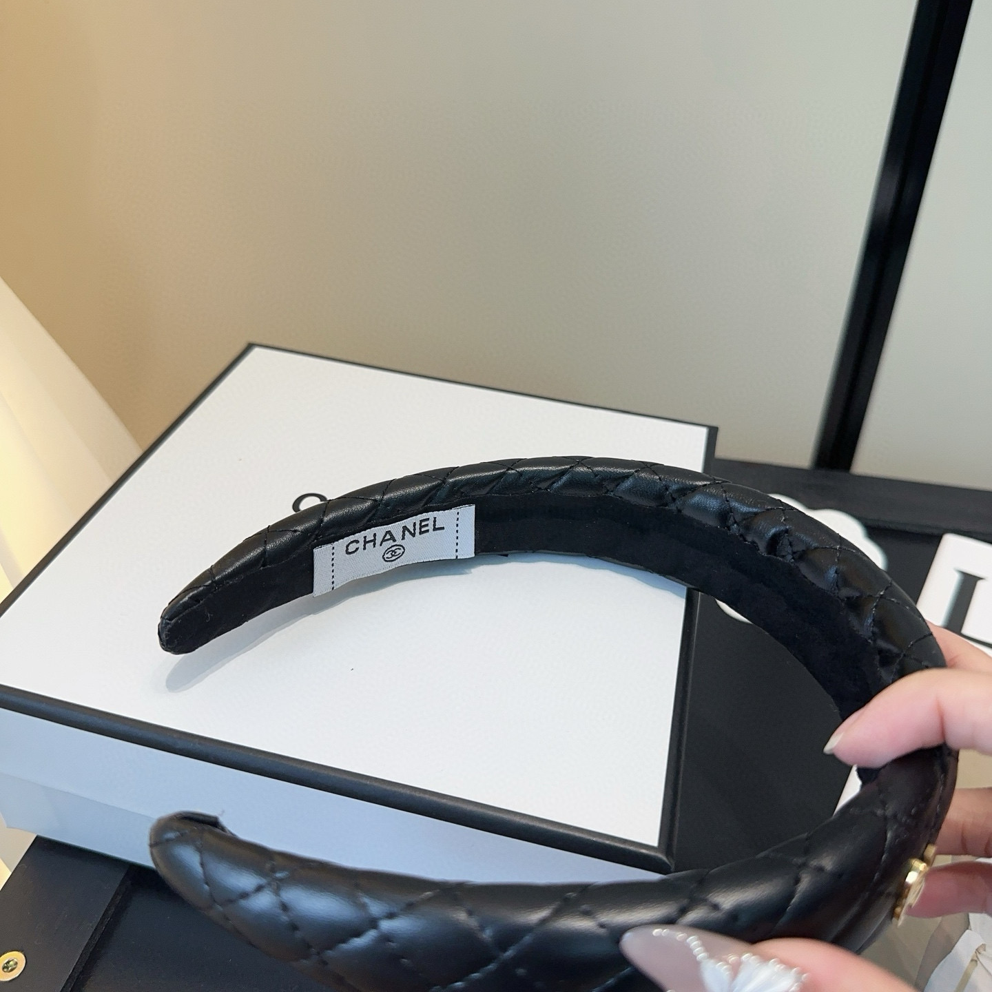 🎁配包装盒Chanel (香奈儿)最新款小香发箍，超级好看！名媛范儿十足，小仙女必备…