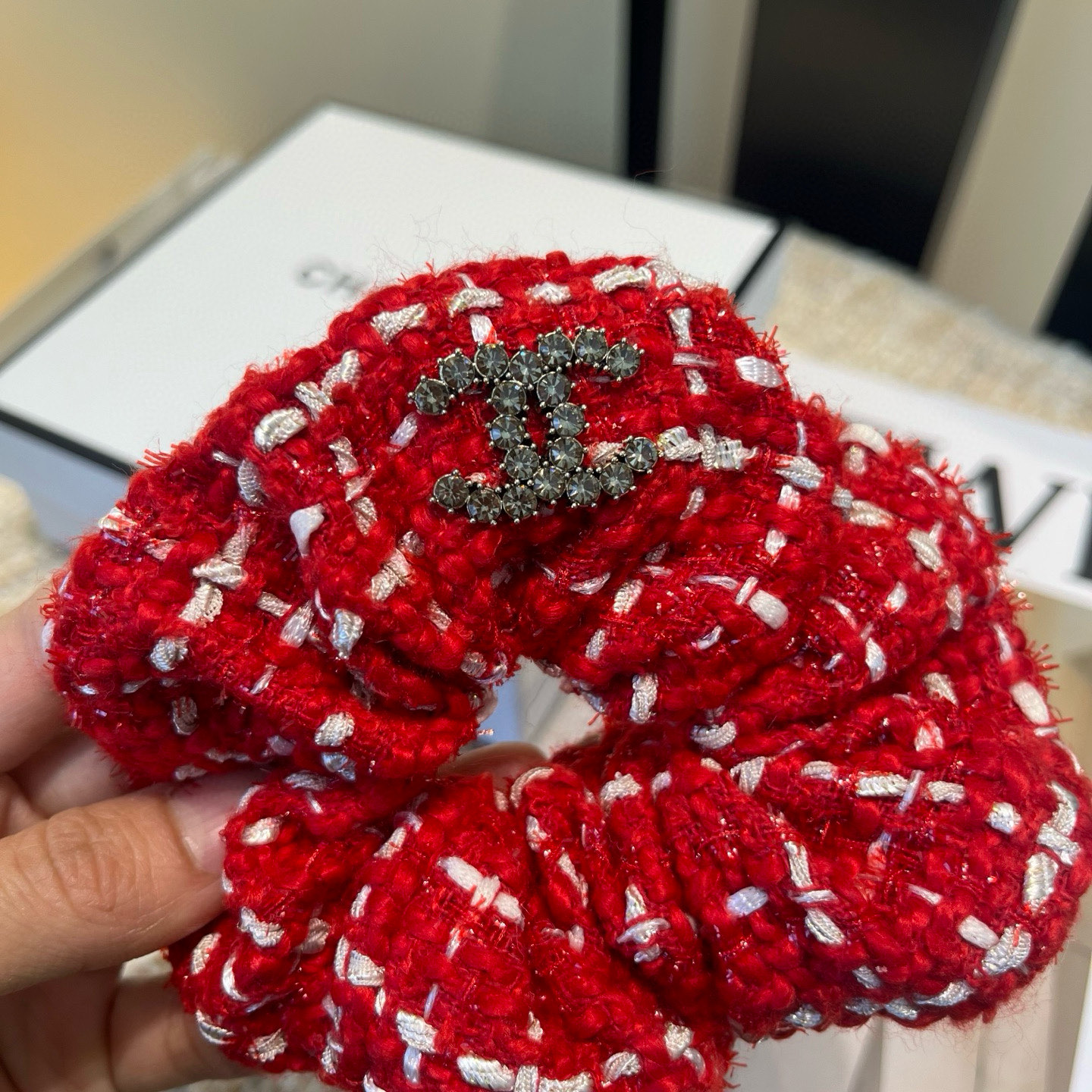 🎁配包装盒Chanel (香奈儿)最新款小香发圈，超级好看！名媛范儿十足，小仙女必备…