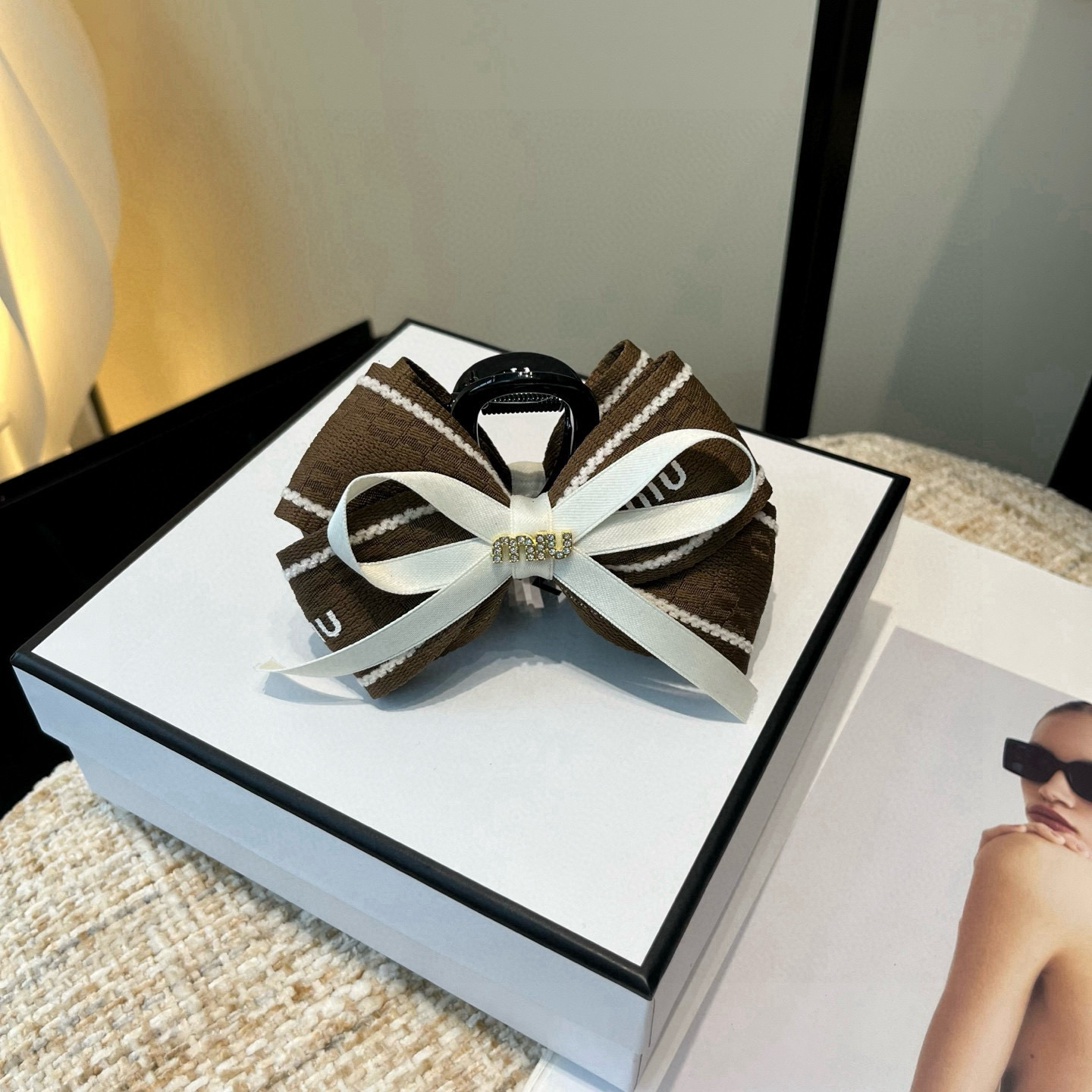 🎁配包装盒miumiu新款抓夹，时尚潮流．简单优雅，实用百搭，值得入手！