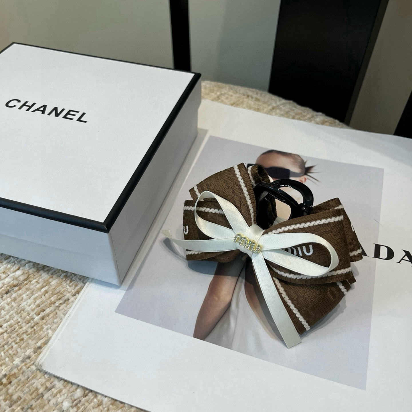 🎁配包装盒miumiu新款抓夹，时尚潮流．简单优雅，实用百搭，值得入手！