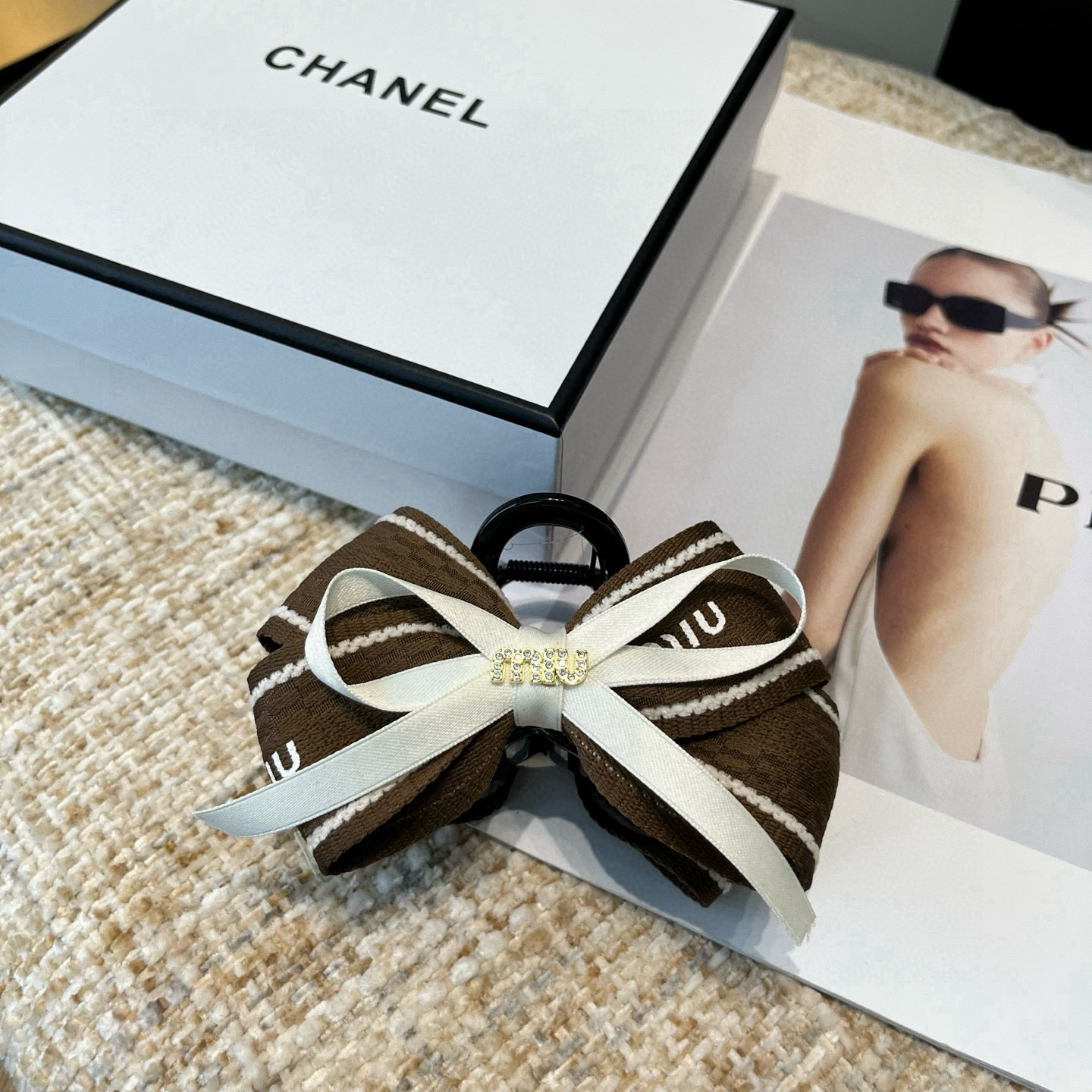 🎁配包装盒miumiu新款抓夹，时尚潮流．简单优雅，实用百搭，值得入手！