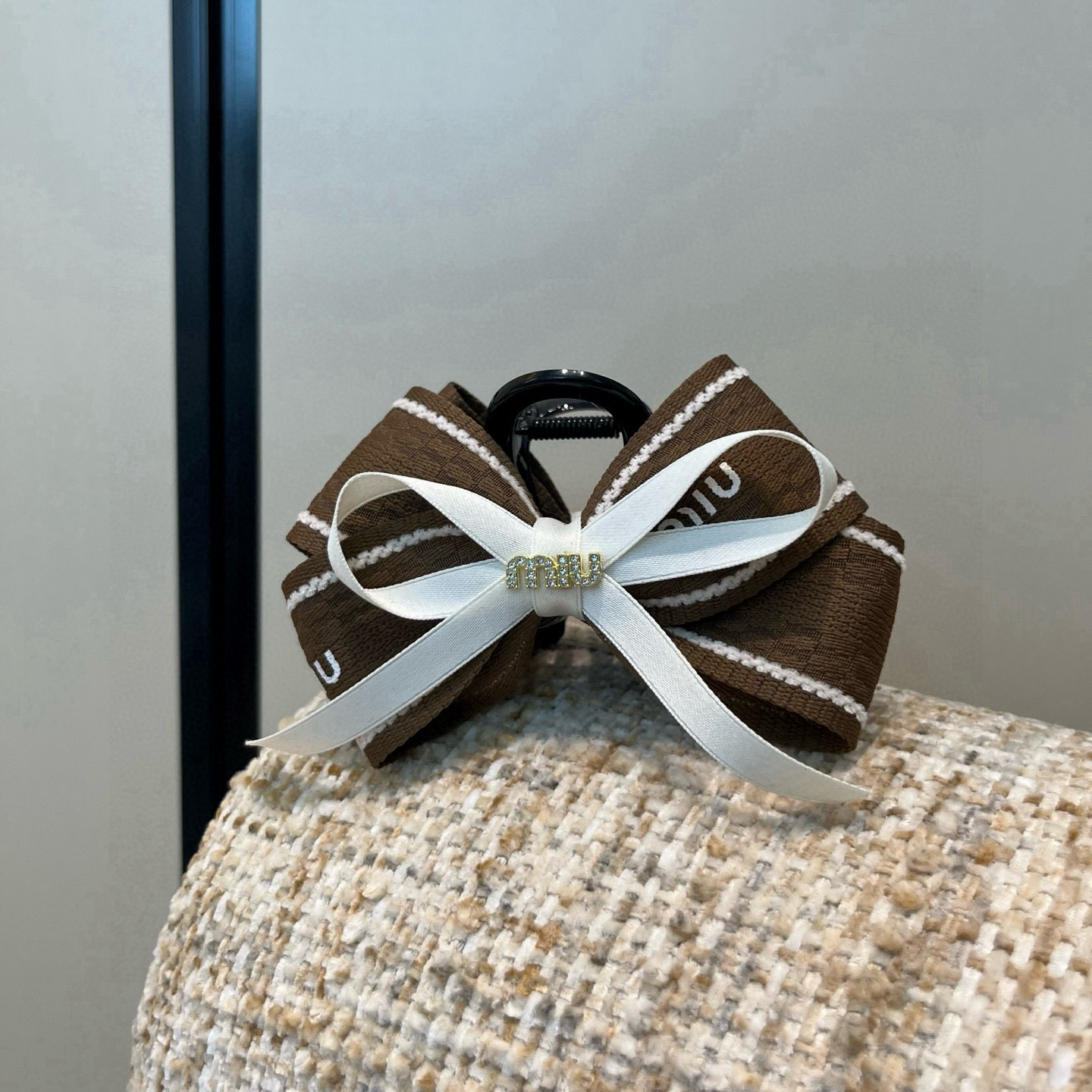 🎁配包装盒miumiu新款抓夹，时尚潮流．简单优雅，实用百搭，值得入手！