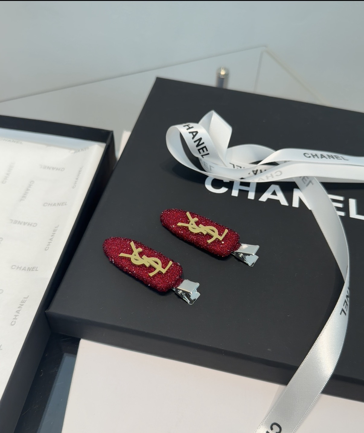 🎁配包装盒（一对） YSL（圣罗兰）最新款边夹刘海夹，名媛风气质美，时尚百搭，不要太好看了