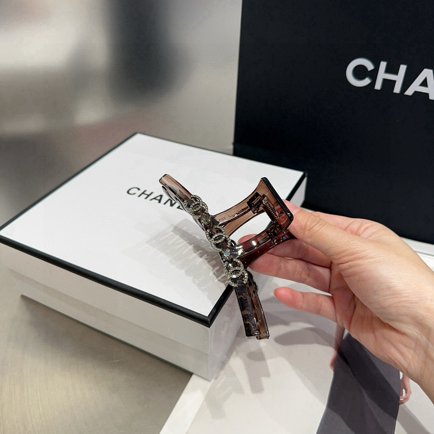 🎁配包装盒Chanel (香奈儿)最新款小香爆款抓夹，超级好看！名媛范儿十足，小仙女必备…