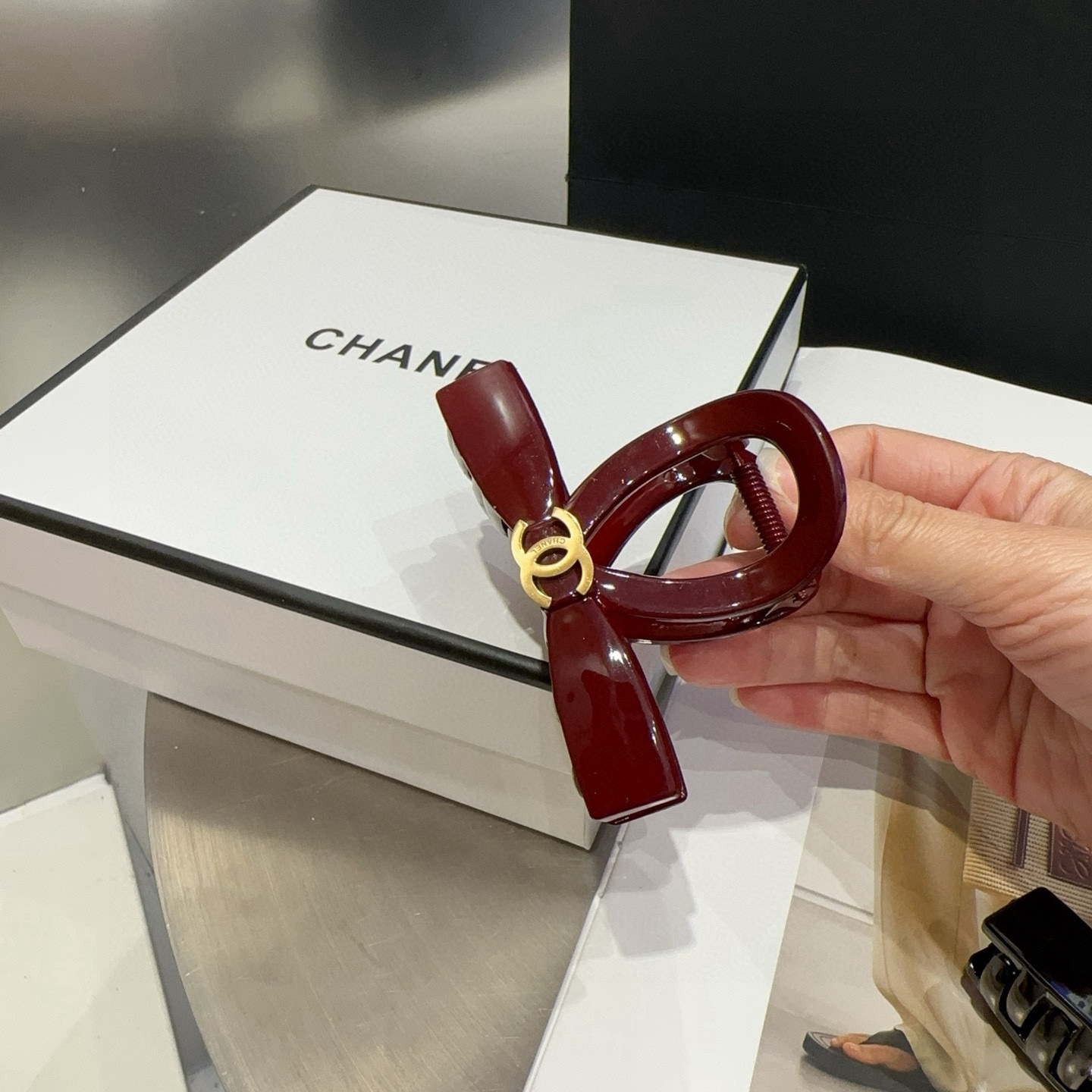 🎁配包装盒Chanel (香奈儿)最新款小香抓夹．超级好看！名媛范儿十足，小仙女必备…